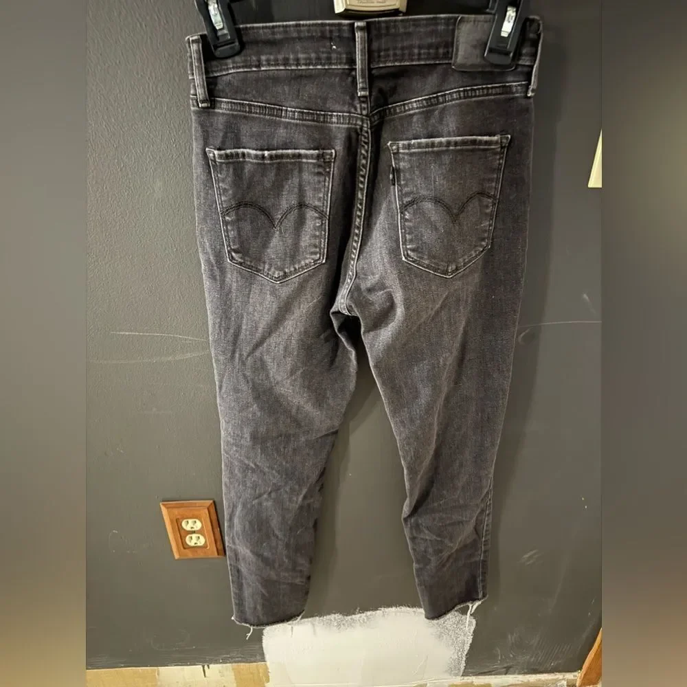 Levi 721 High Rise Skinny Jeans Black Frey Bottom Distressed Women's Size 8 - Picture 4 of 15